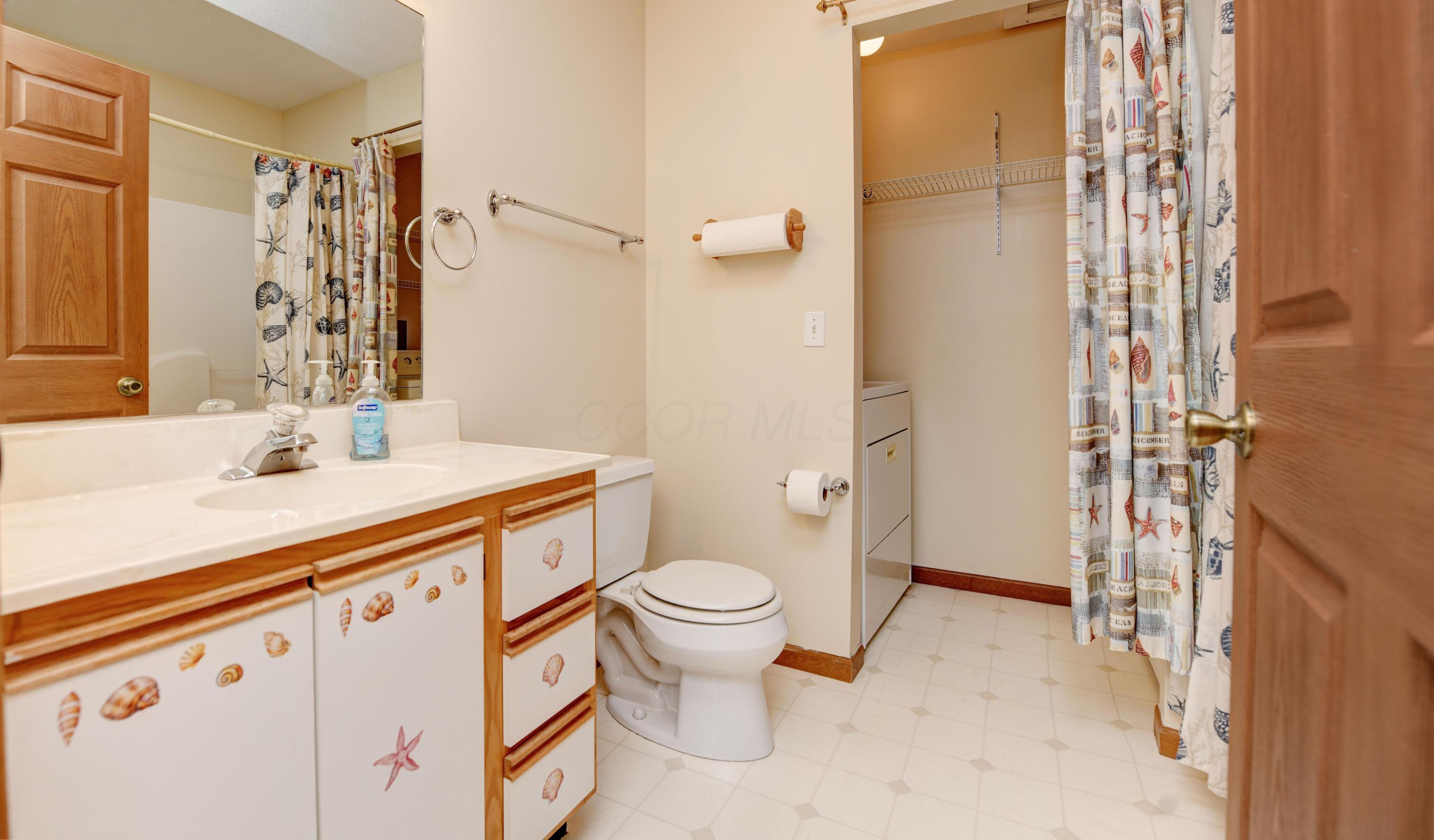 279 Goose Pond Road, Unit D Newark, OH 43055 - Photo 23 of 32 Second Bath- Laundry