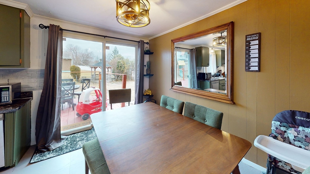 706 Mohawk Road Somerset, MA 02726 - Photo 10 of 33 a living room with furniture