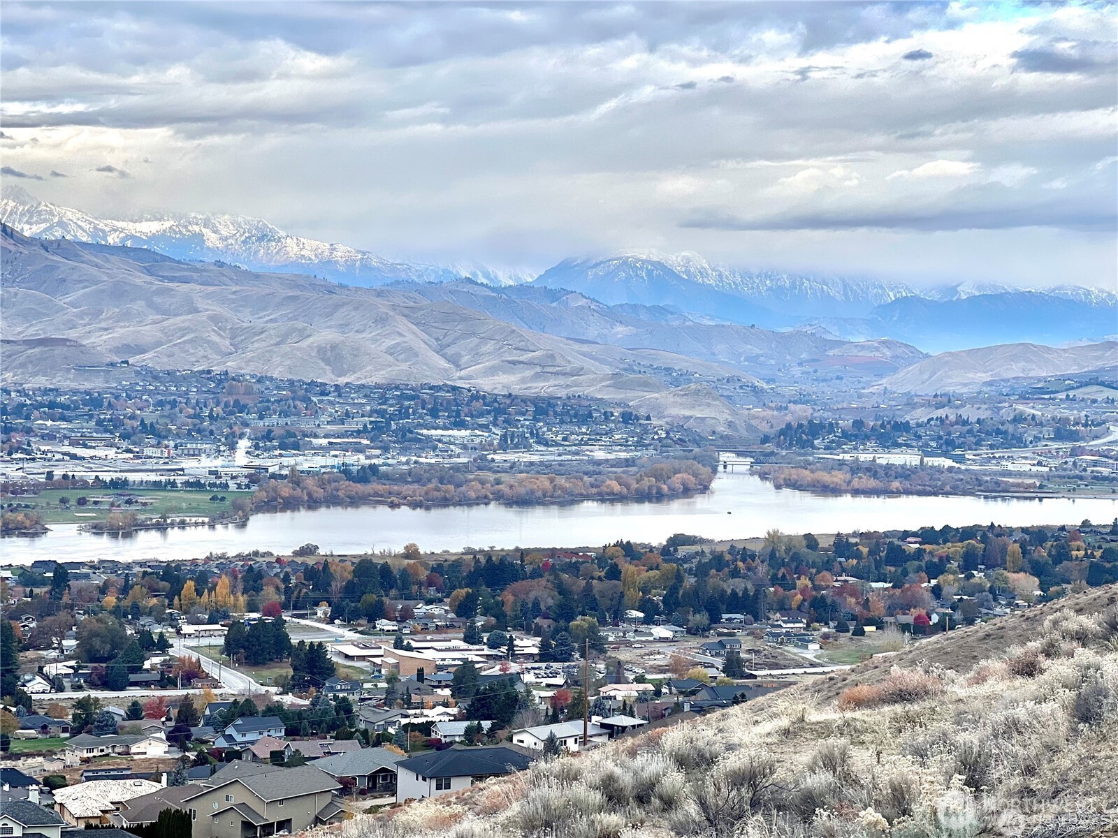 710 Northeast Tyler Place East Wenatchee, WA 98802 - Photo 5 of 5 a view of a city