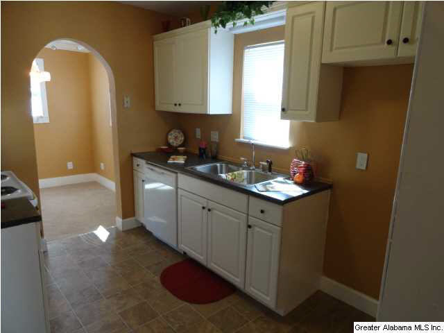 1384 Woodward Road Birmingham, AL 35228 - Photo 5 of 14