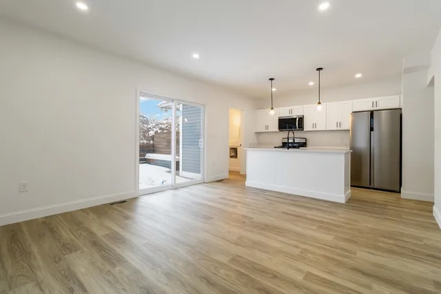 $4,000 | 2 Elmwood Street, Unit 2, Amesbury, MA 01913