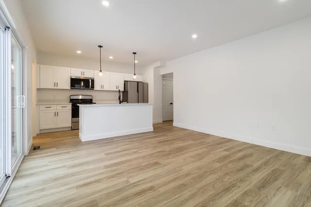 $4,000 | 2 Elmwood Street, Unit 2, Amesbury, MA 01913