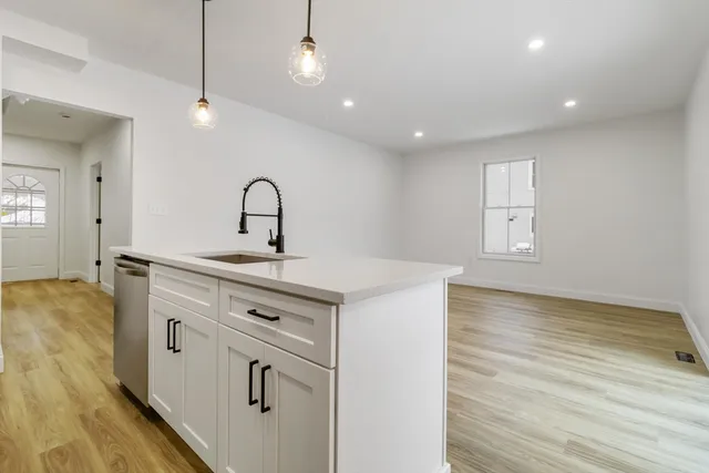 $4,000 | 2 Elmwood Street, Unit 2, Amesbury, MA 01913