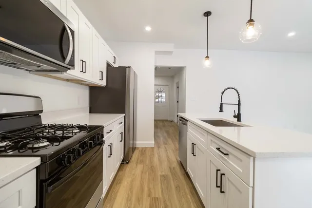 $4,000 | 2 Elmwood Street, Unit 2, Amesbury, MA 01913