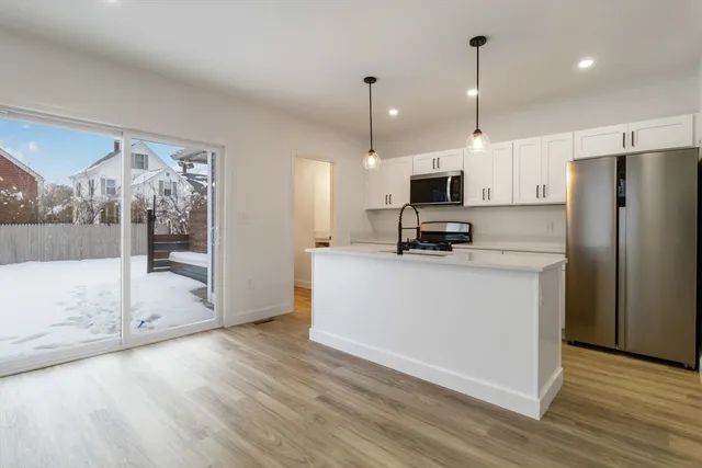 $4,000 | 2 Elmwood Street, Unit 2, Amesbury, MA 01913