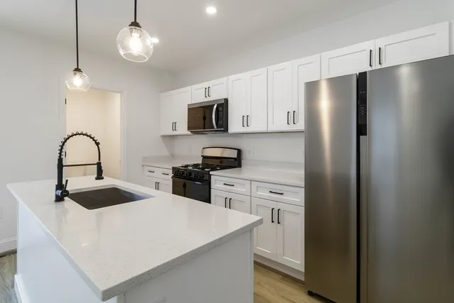 $4,000 | 2 Elmwood Street, Unit 2, Amesbury, MA 01913