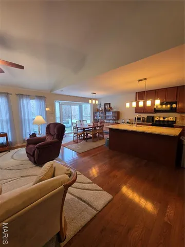 $389,900 | 2338 Windsor Castle Drive, Imperial, MO 63052