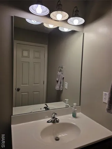 $389,900 | 2338 Windsor Castle Drive, Imperial, MO 63052