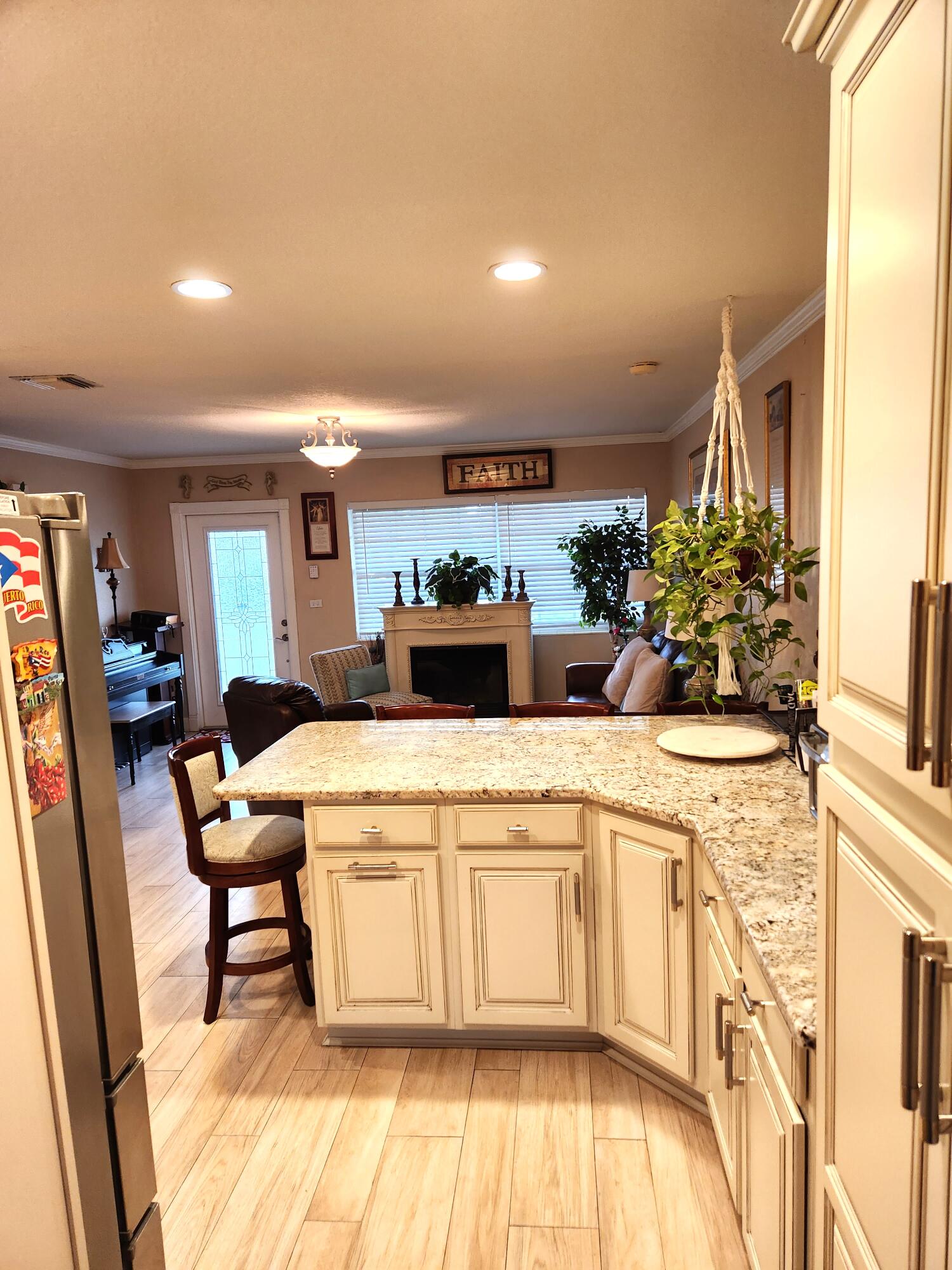 324 Shady Lane Road Palm Springs, FL 33461 - Photo 12 of 44 20221009_165536 (1)