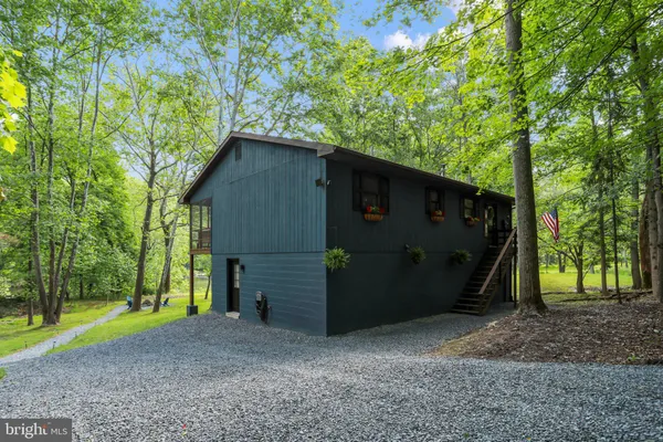 $425,000 | 148 Amberwood Lane, Great Cacapon, WV 25422