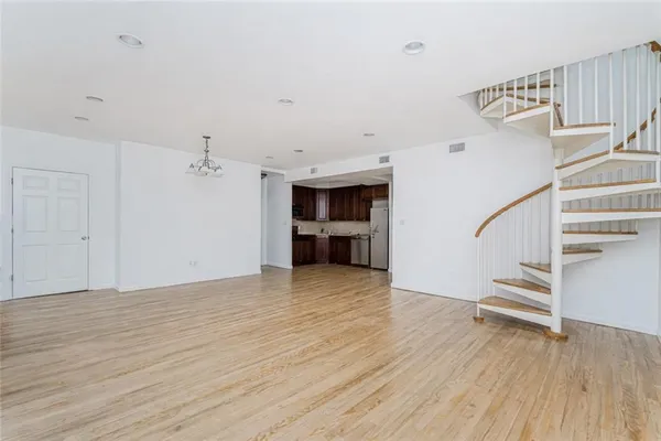 $929,000 | 8405 19th Avenue, Unit 3B | Van Pelt Manor