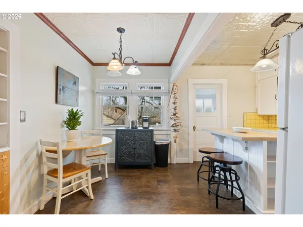 $284,000 | 1560 Southeast Hamilton Street, Roseburg, OR 97470