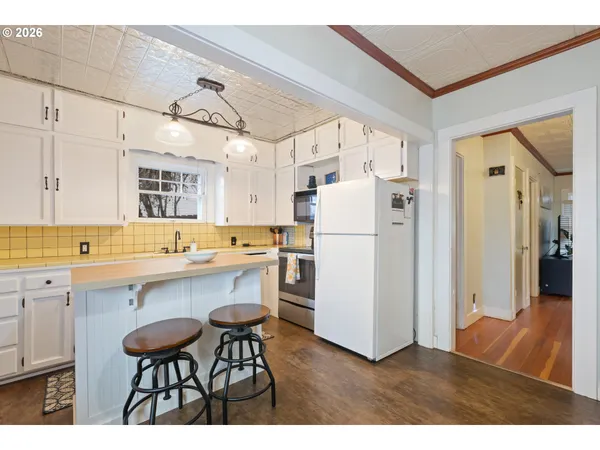 $284,000 | 1560 Southeast Hamilton Street, Roseburg, OR 97470