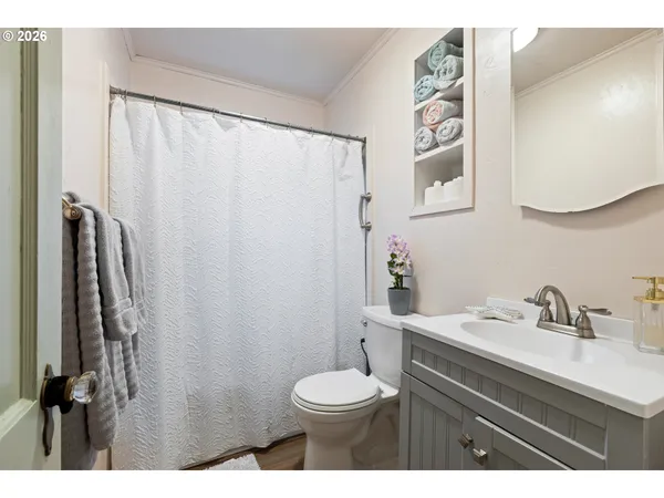 $284,000 | 1560 Southeast Hamilton Street, Roseburg, OR 97470