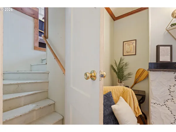 $284,000 | 1560 Southeast Hamilton Street, Roseburg, OR 97470