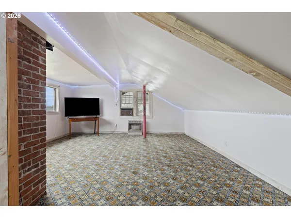 $284,000 | 1560 Southeast Hamilton Street, Roseburg, OR 97470