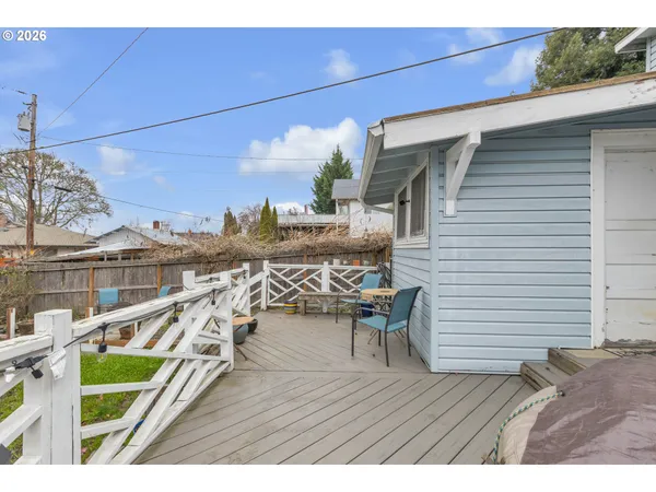 $284,000 | 1560 Southeast Hamilton Street, Roseburg, OR 97470