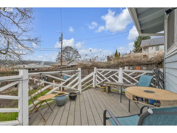 $284,000 | 1560 Southeast Hamilton Street, Roseburg, OR 97470