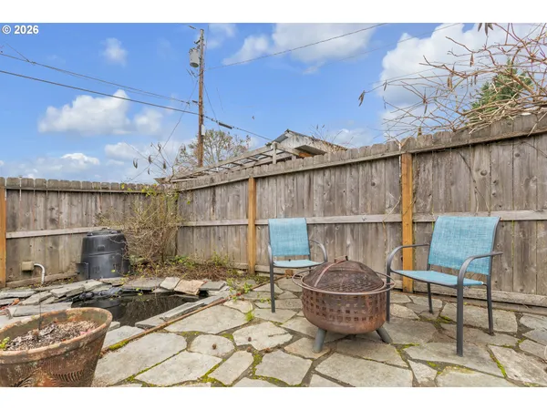 $284,000 | 1560 Southeast Hamilton Street, Roseburg, OR 97470