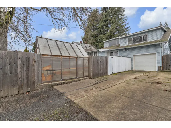 $284,000 | 1560 Southeast Hamilton Street, Roseburg, OR 97470