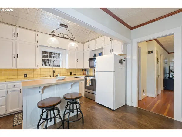 $284,000 | 1560 Southeast Hamilton Street, Roseburg, OR 97470