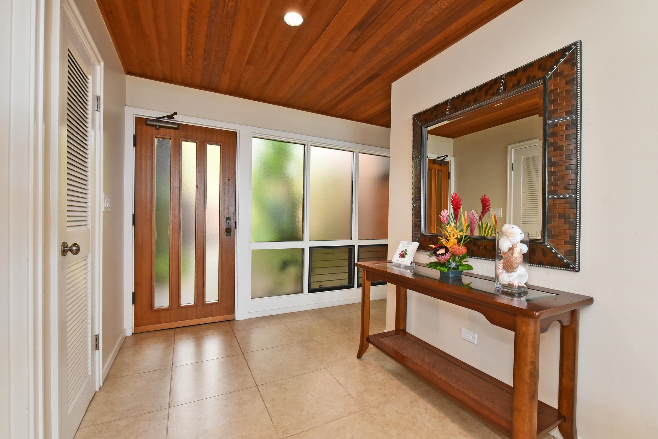 100 Ridge Road, Unit 101315 Lahaina, HI 96761 - Photo 14 of 23 a dining room with furniture and a large window