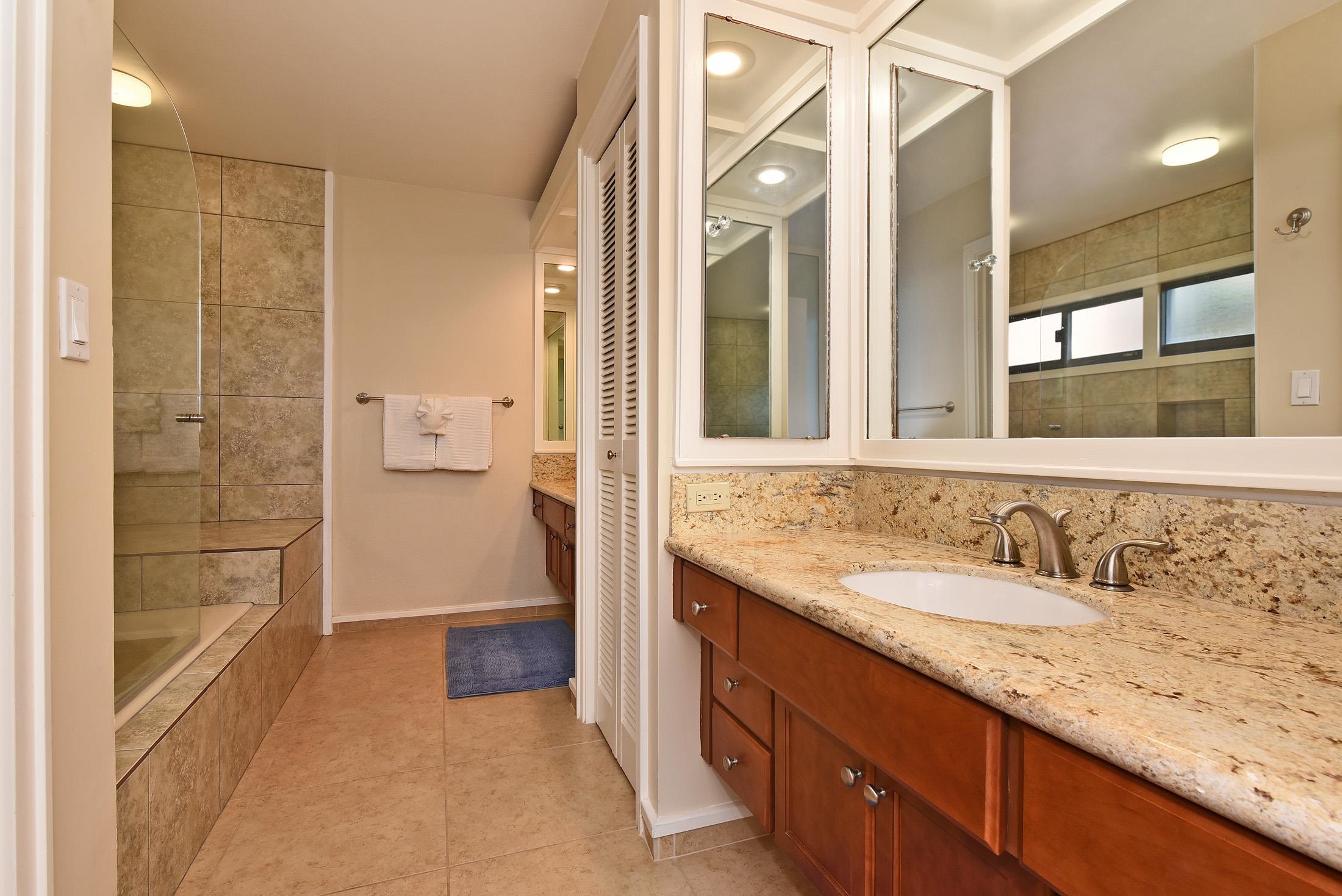 100 Ridge Road, Unit 101315 Lahaina, HI 96761 - Photo 18 of 23 a bathroom with a sink and a mirror