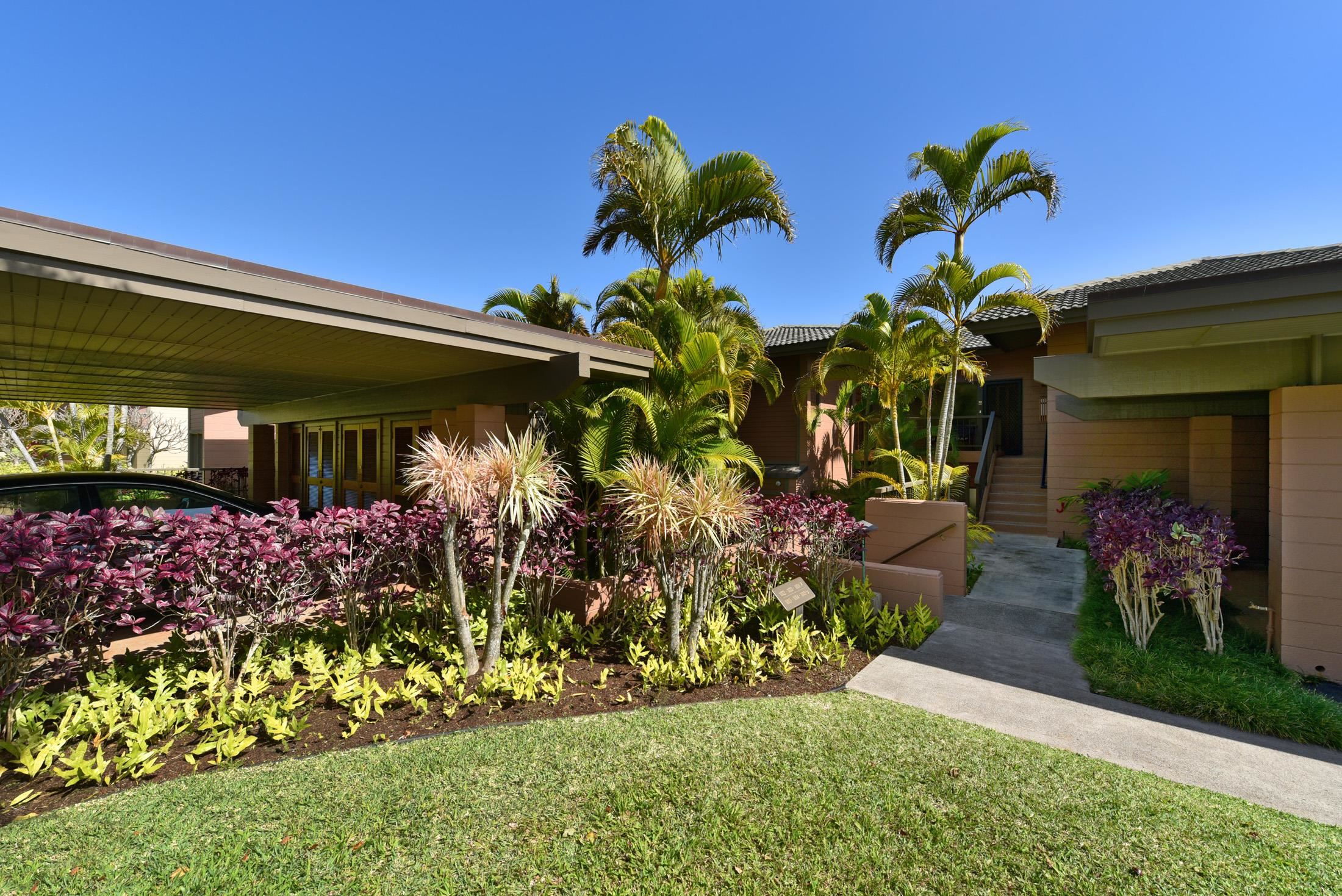 100 Ridge Road, Unit 101315 Lahaina, HI 96761 - Photo 23 of 23 a front view of a house with a yard