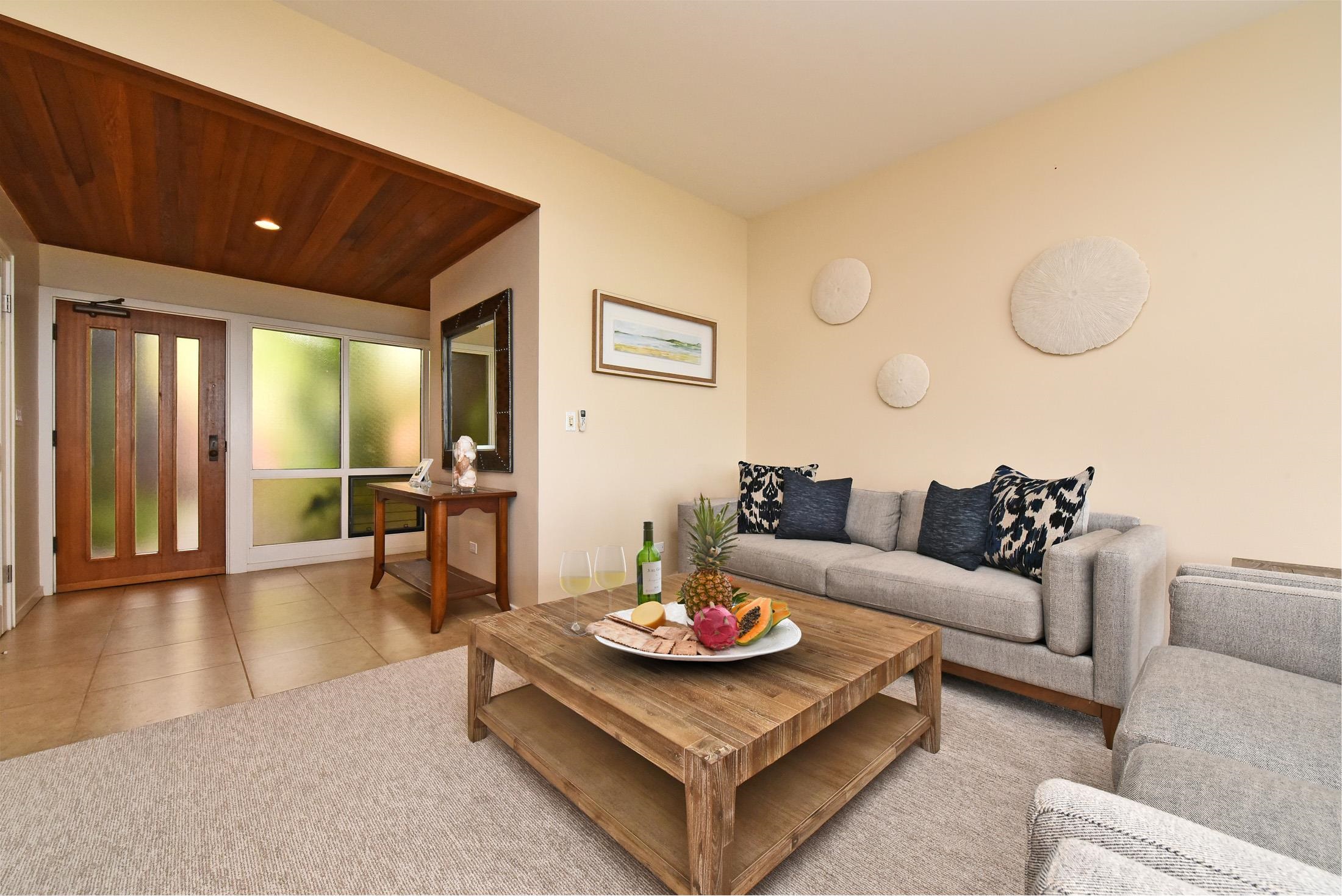 100 Ridge Road, Unit 101315 Lahaina, HI 96761 - Photo 8 of 23 a living room with furniture and a large window