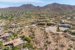 a view of a dry yard