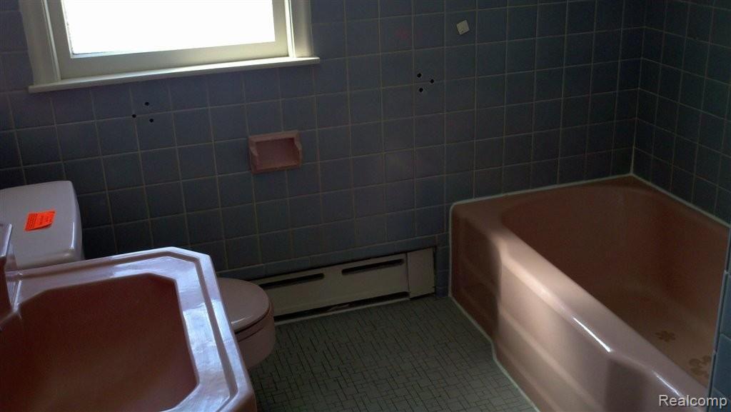16930 Inkster Road Redford, MI 48240 - Photo 10 of 24 1st Lvl. Full Bath