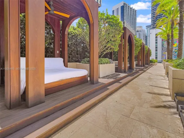 a view of a back yard of a building