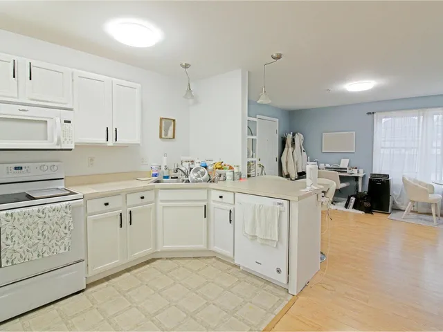 $245,000 | 354 Manhattan Drive, Unit 10, Burlington, VT 05401