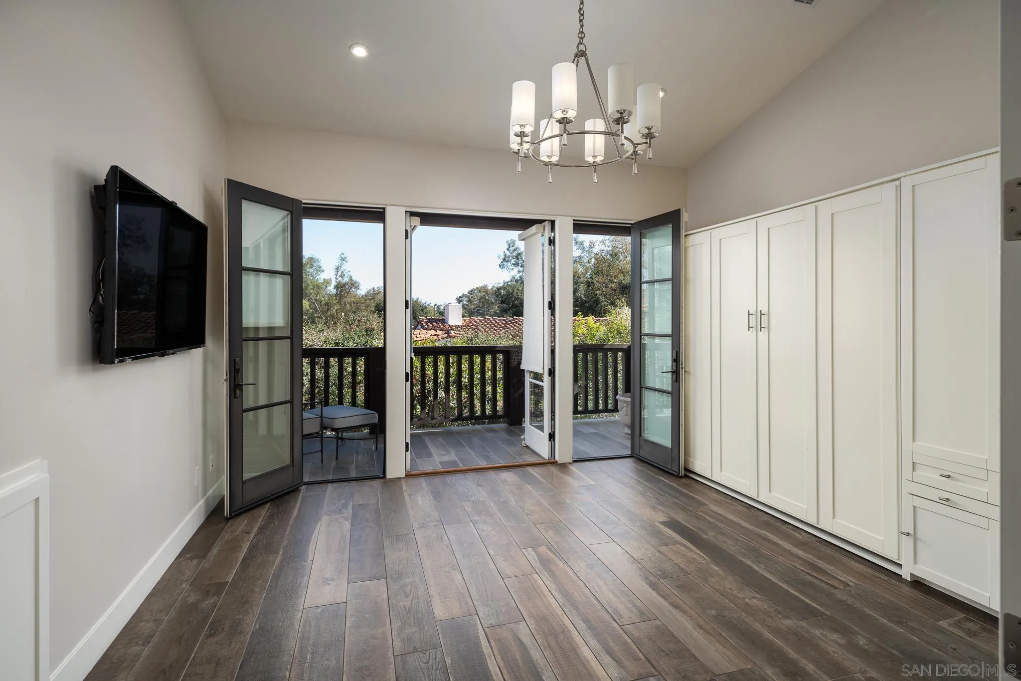6152 Camino Selva Rancho Santa Fe, CA 92067 - Photo 34 of 37 a view of a big room with wooden floor and windows