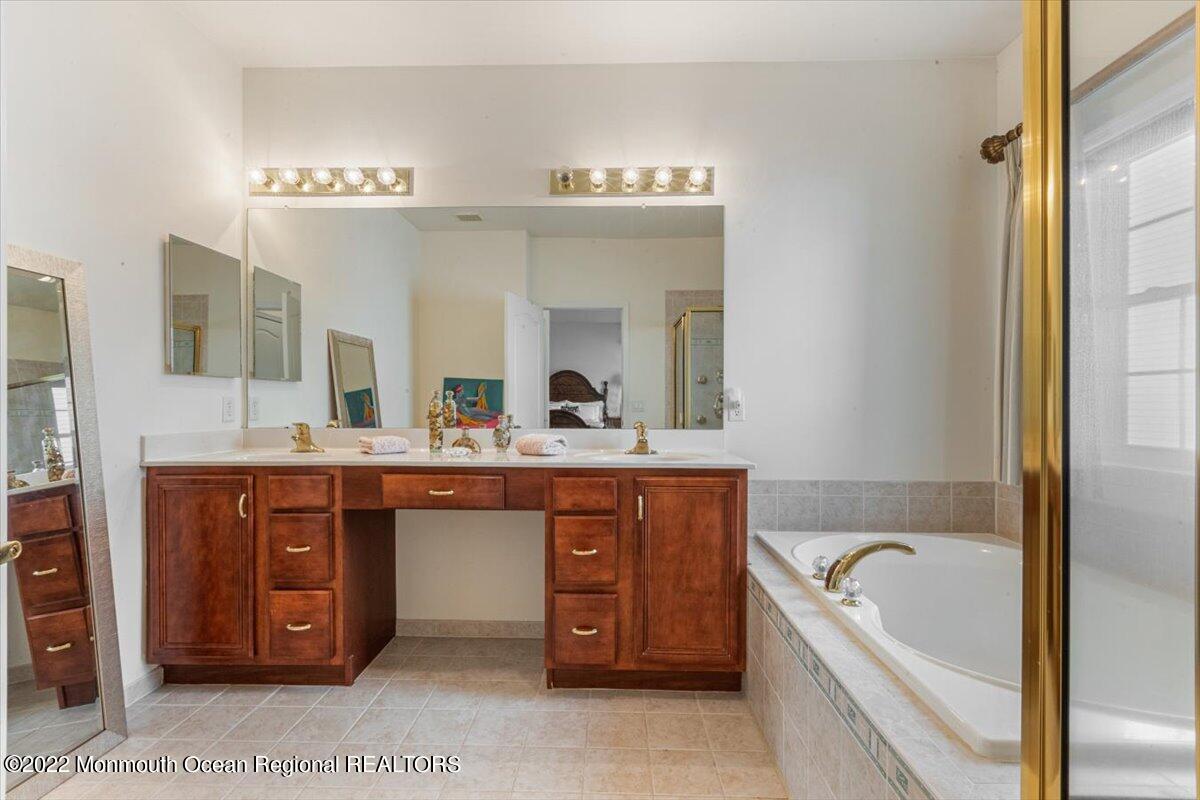 33 Yates Road Manalapan, NJ 07726 - Photo 17 of 33 10-33 Yates Rd, Manalapan, NJ-10