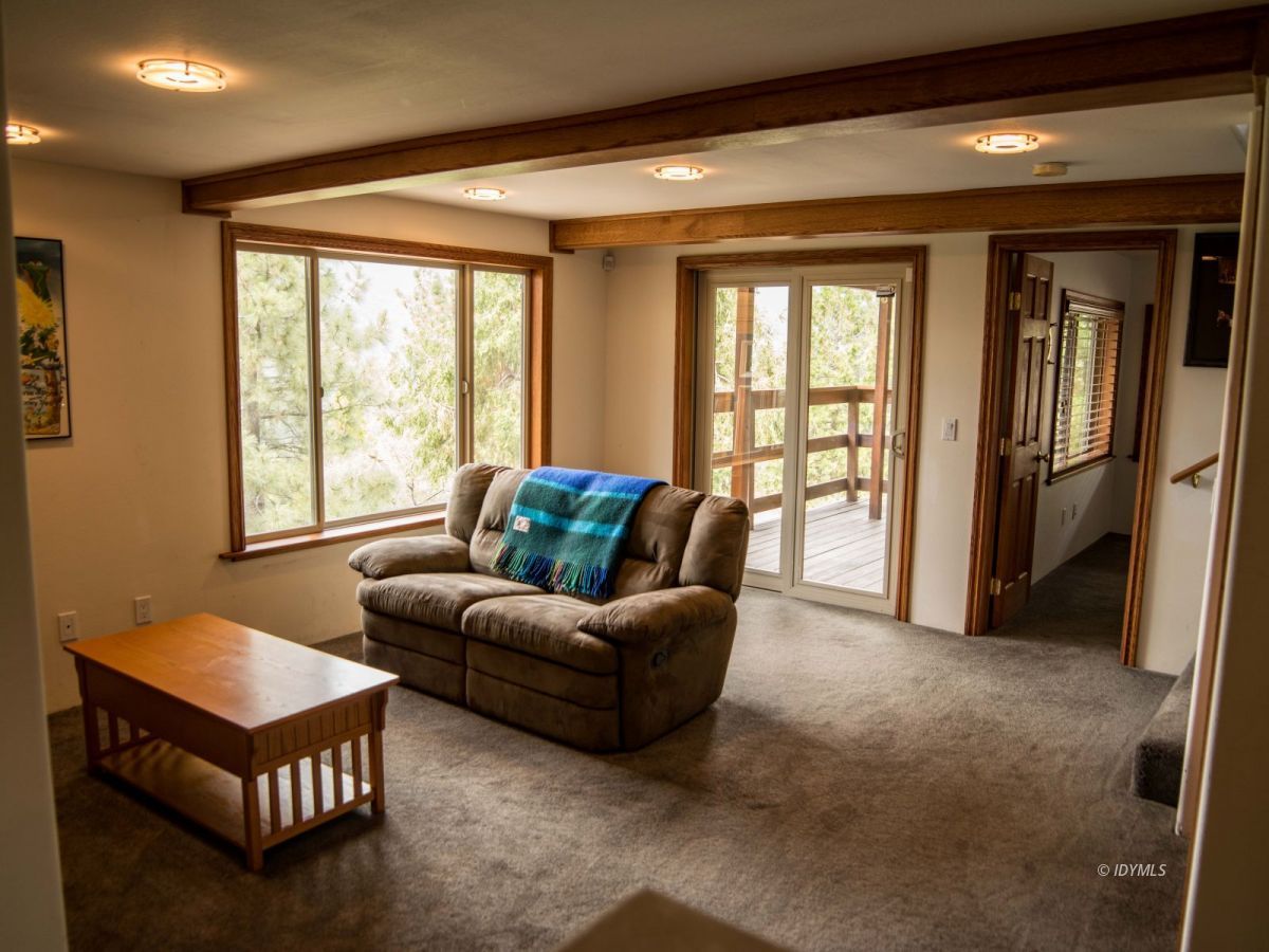 52670 Double View Drive Idyllwild, CA 92549 - Photo 27 of 37 Family Room