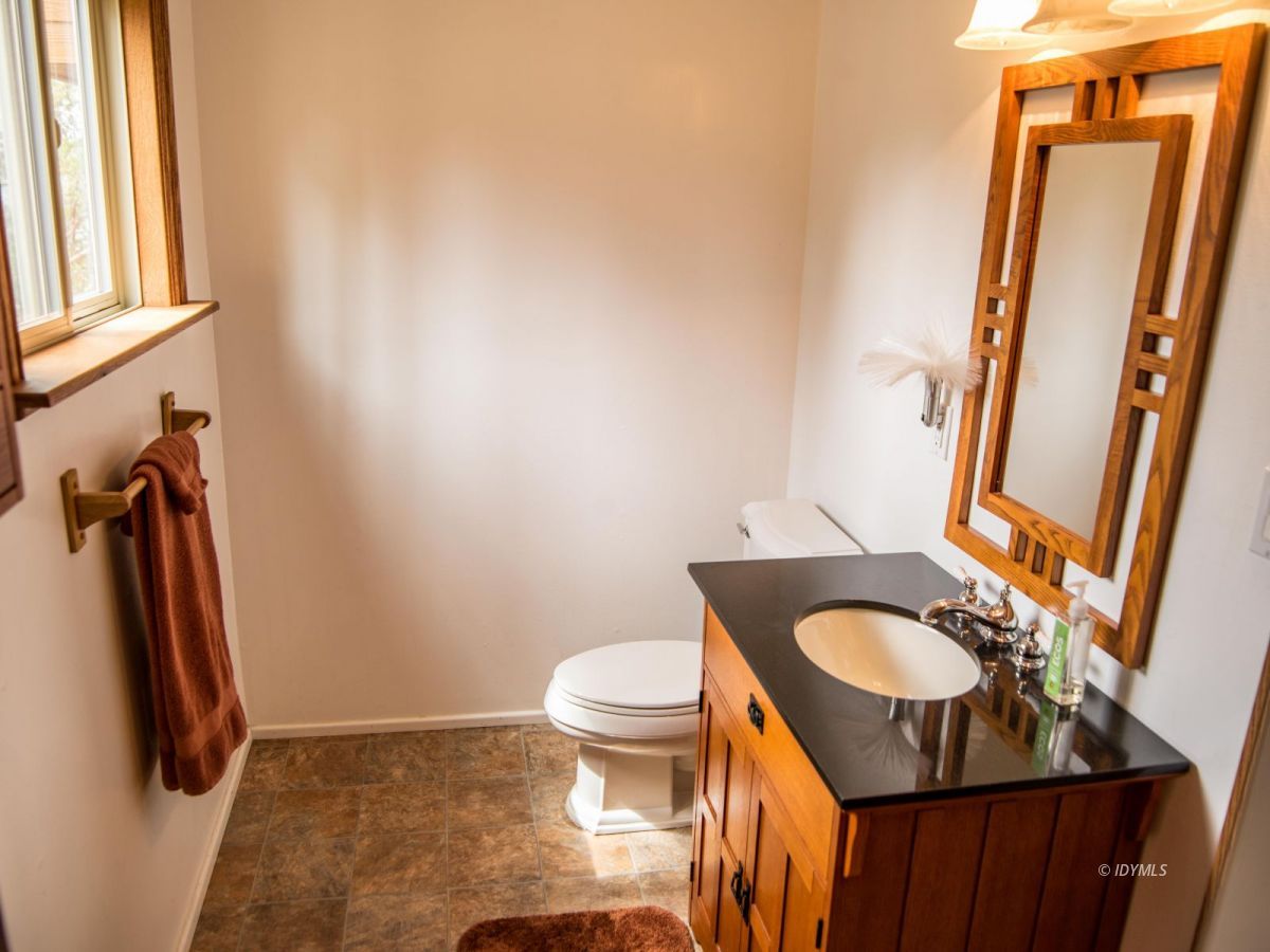 52670 Double View Drive Idyllwild, CA 92549 - Photo 30 of 37 Bathroom 3