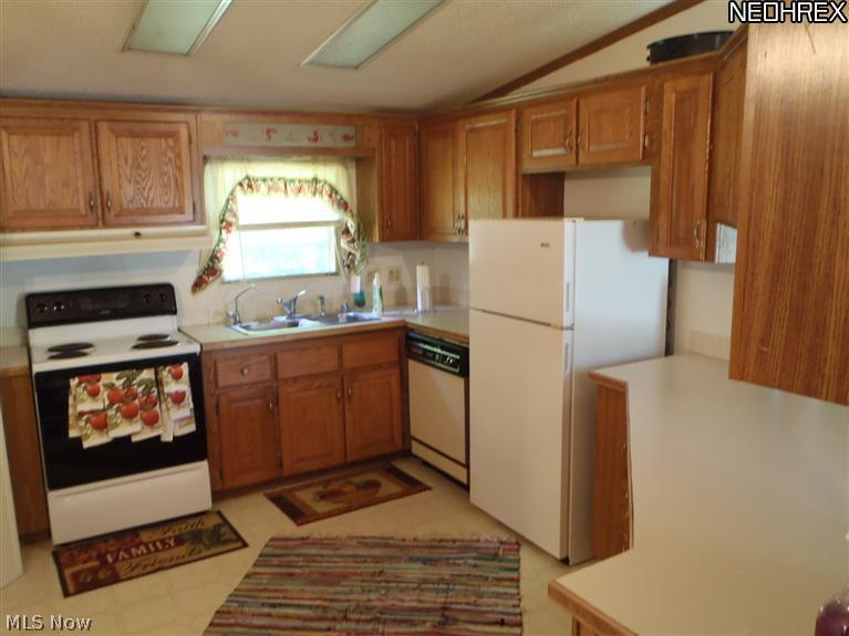 17748 Rock Creek Road, Unit 139 Thompson, OH 44086 - Photo 3 of 25