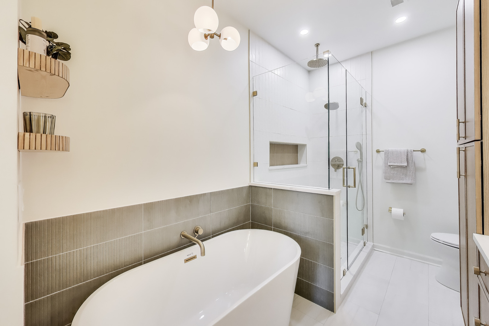 1034 West Monroe Street Chicago, IL 60607 - Photo 12 of 26 a bathroom with a sink a toilet and shower