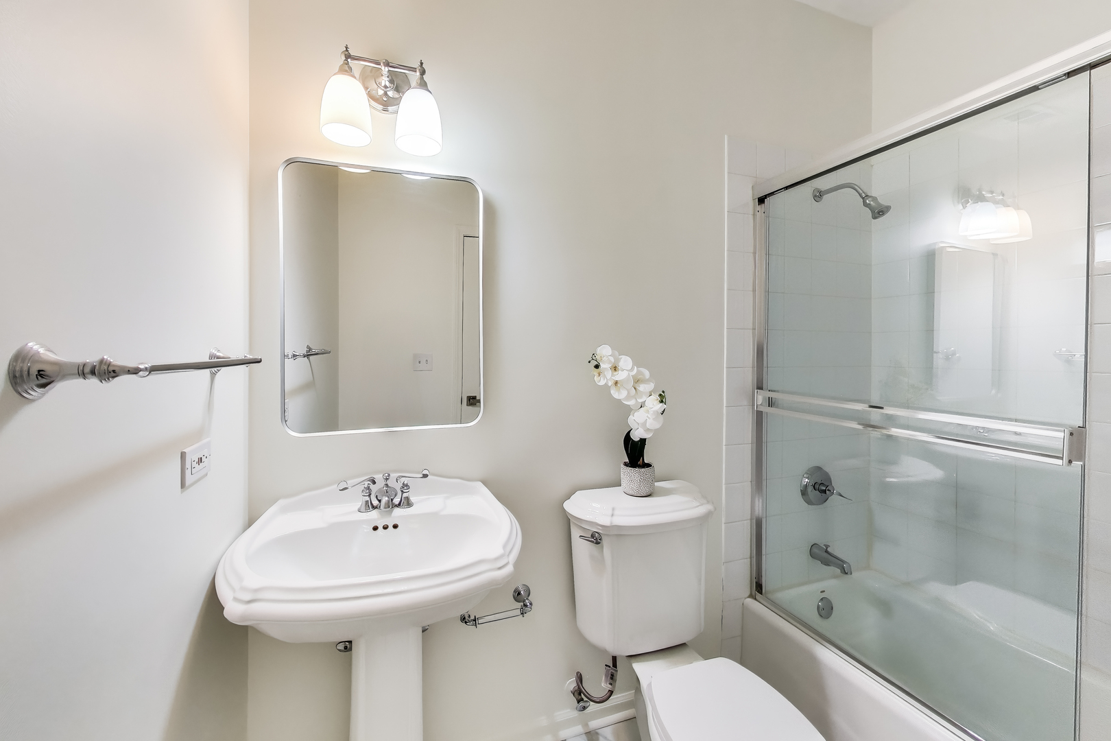 1034 West Monroe Street Chicago, IL 60607 - Photo 19 of 26 a bathroom with a sink toilet and shower