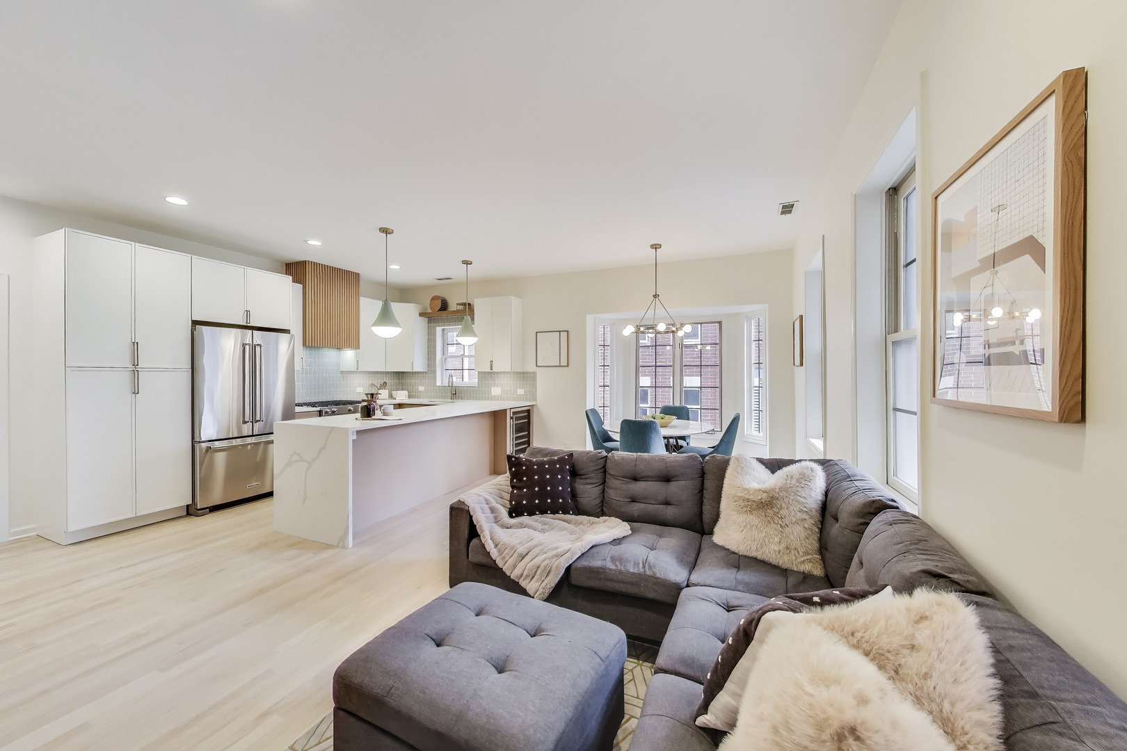 1034 West Monroe Street Chicago, IL 60607 - Photo 4 of 26 a living room with stainless steel appliances furniture and a kitchen view