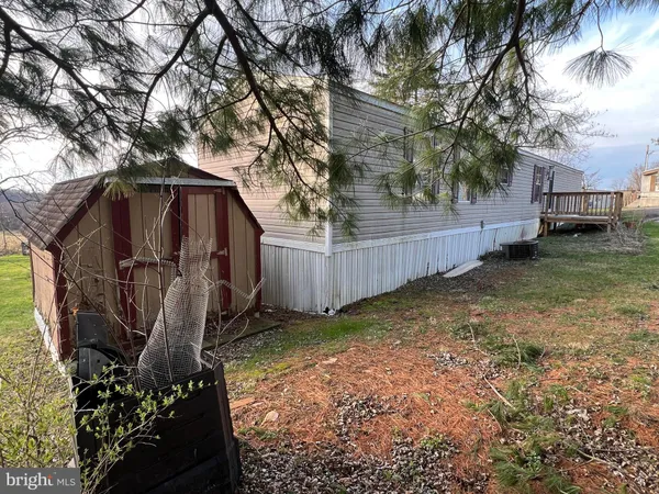 a view of a backyard with pathway
