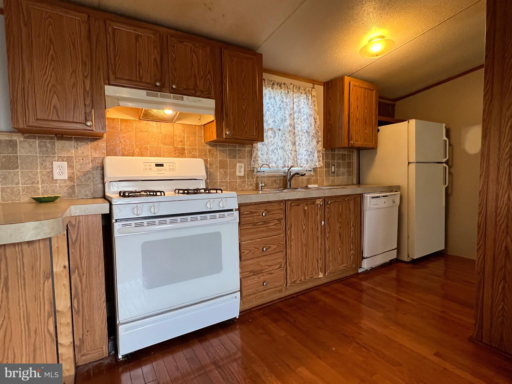 4328 Ridge Road, Unit 14 Mount Airy, MD 21771 - Photo 14 of 42 a kitchen with a stove a refrigerator and a sink