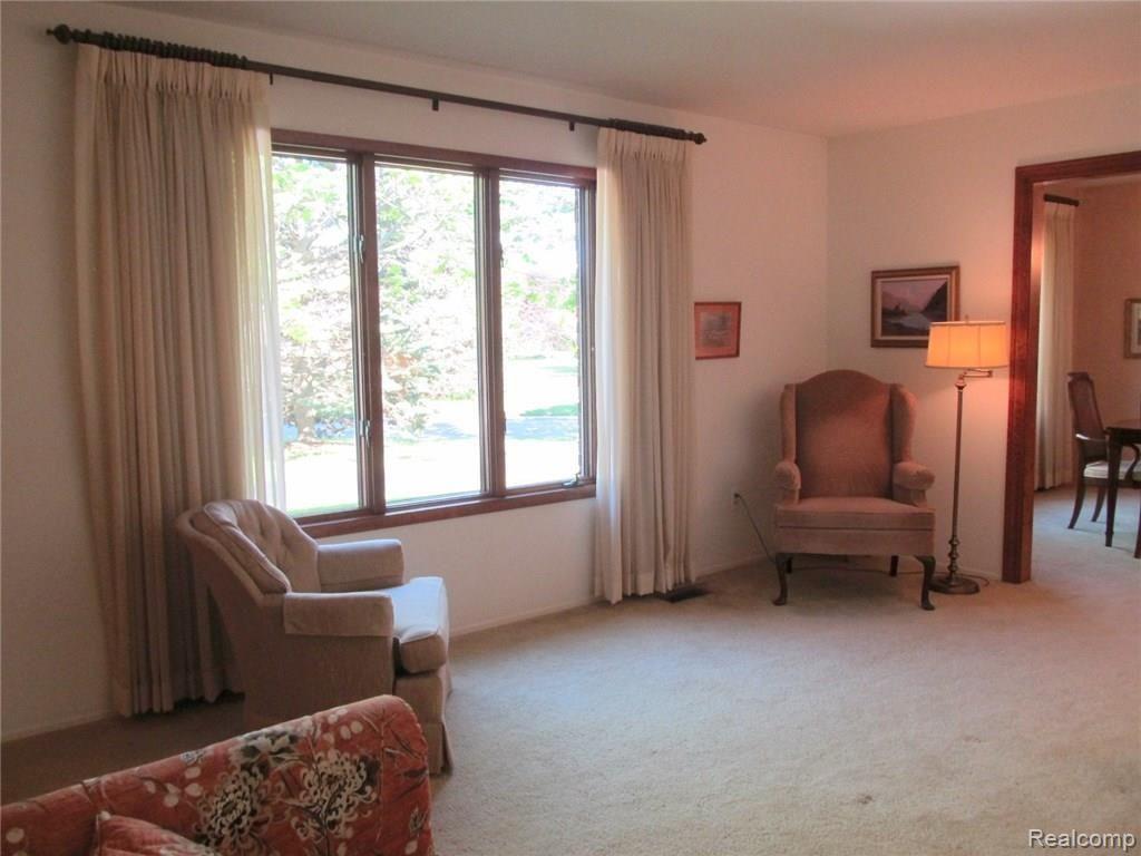 5260 Inverrary Lane Commerce Township, MI 48382 - Photo 5 of 24 Living Room