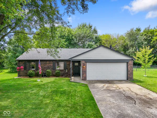 $265,000 | 386 Boonesboro Road, Greenwood, IN 46142