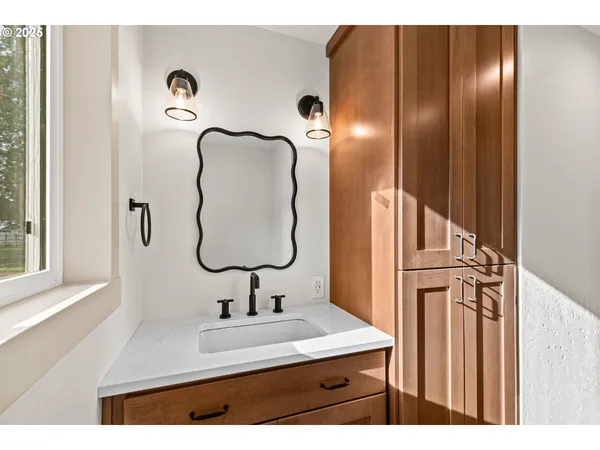 $539,000 | 753 Rogue River Highway, Gold Hill, OR 97525