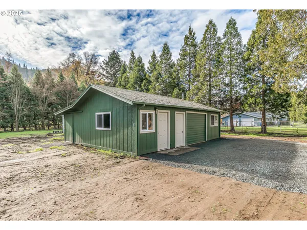 $539,000 | 753 Rogue River Highway, Gold Hill, OR 97525