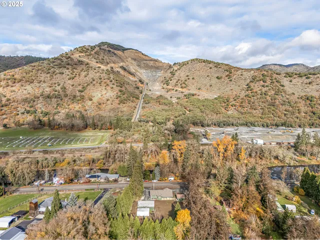 $550,000 | 753 Rogue River Highway, Gold Hill, OR 97525