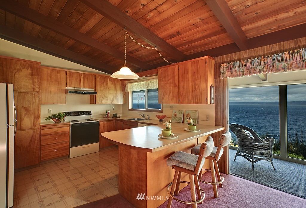 22584 Jefferson Point Road Northeast Kingston, WA 98346 - Photo 11 of 25 Gallery Image 11