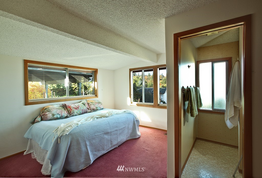 22584 Jefferson Point Road Northeast Kingston, WA 98346 - Photo 12 of 25 Gallery Image 12